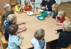 Ciocia opowiada o właściwościach kiwi