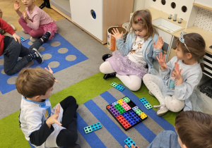 Zabawa klockami Numikon. Dopełnianie do wskazanej liczby.